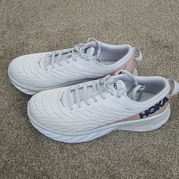 Hoka One One Shoes - Hoka arahi 4